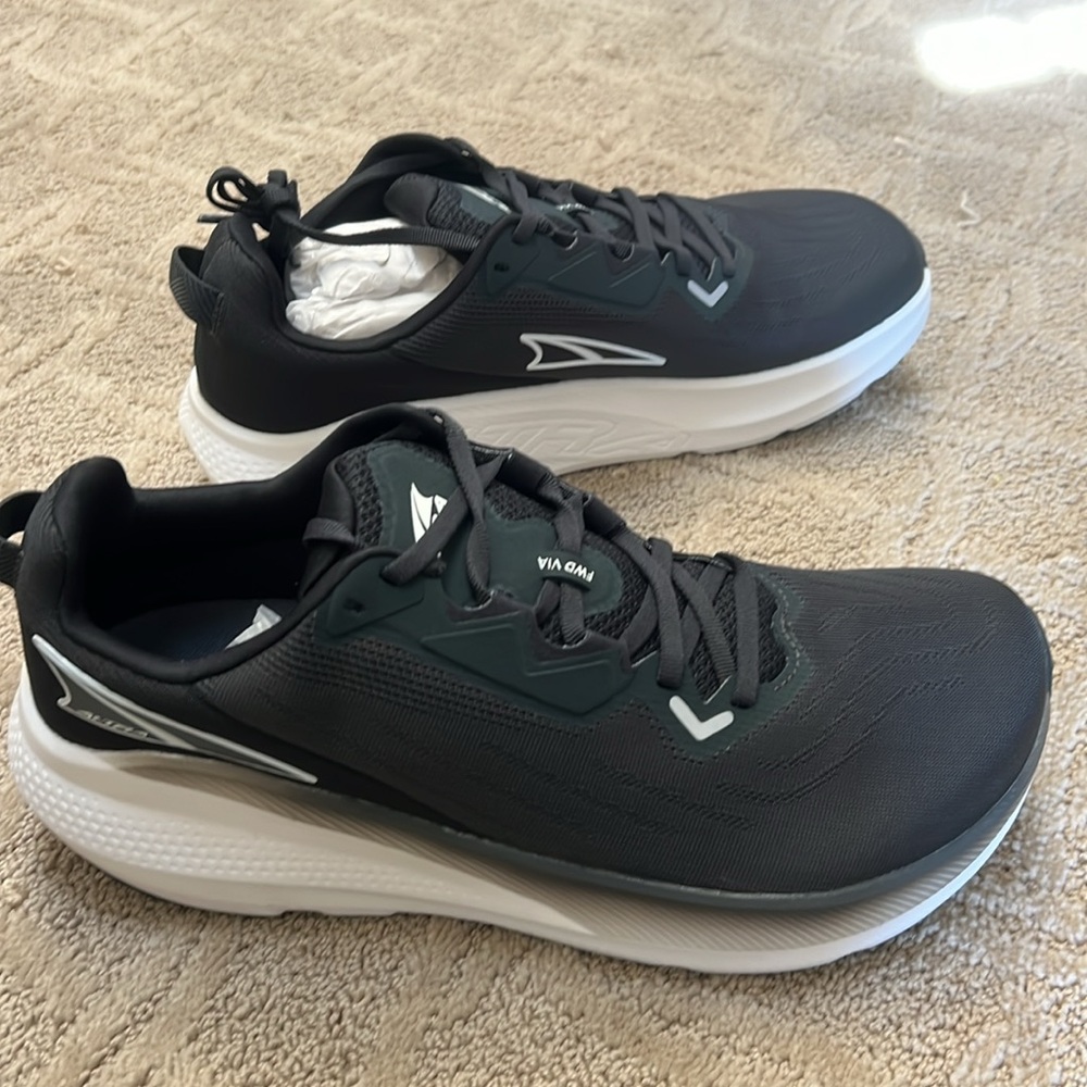M FWD VIA 
Altra men’s running shoe